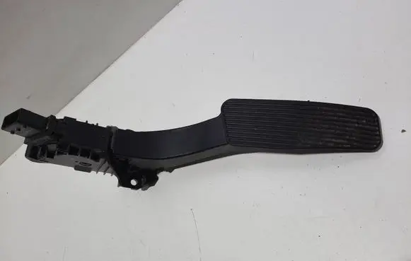 Chrysler Pacifica Accelerator throttle pedal 93446600AC 04581677AB