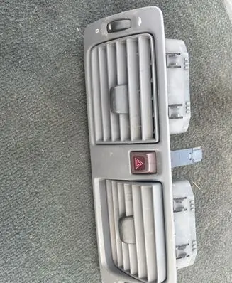 Volvo V50 Dash center air vent grill Y01144