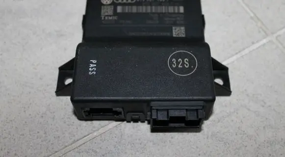 Audi A4 S4 B8 8K Gateway control module 8T0907468F