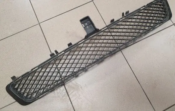 Mercedes-Benz E W212 Front bumper lower grill A2128850023