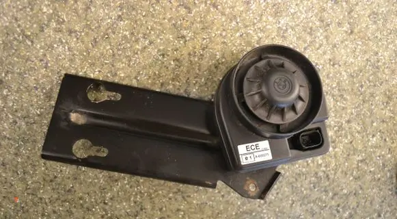 BMW 5 E60 E61 Alarm system siren A000271