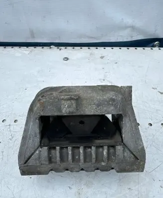 Volkswagen Touran I Engine mount bracket 1K0199262