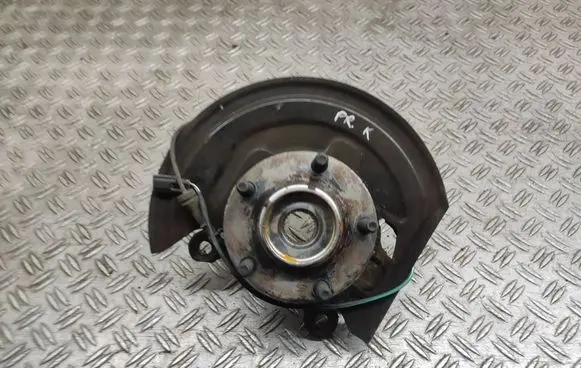Nissan Juke I F15 Front wheel hub 