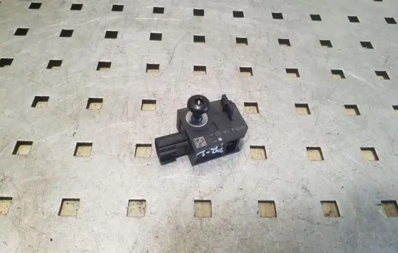 Opel Zafira C Airbag deployment crash/impact sensor 13502577