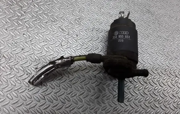 Volkswagen Transporter - Caravelle T4 Windscreen/windshield washer pump 333955651