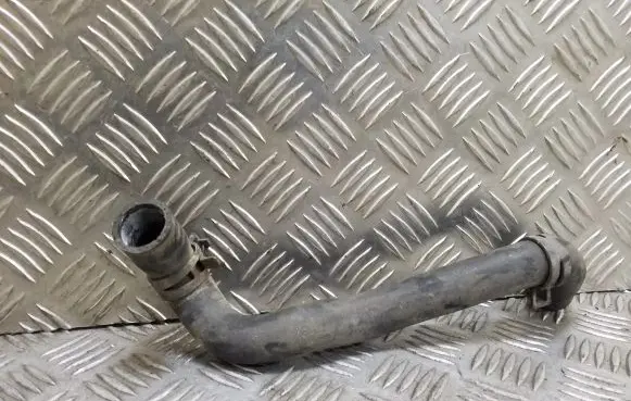 Volkswagen PASSAT B4 Engine coolant pipe/hose