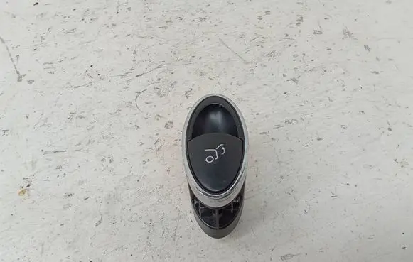 Mercedes-Benz E W211 Tailgate opening switch A2118210779