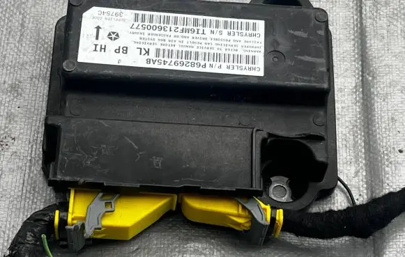 Jeep Cherokee Airbag control unit/module P68269745AB 39754C TT6MF213600577