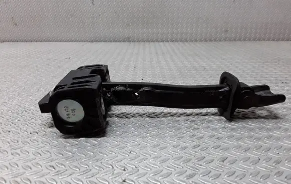 Volkswagen Jetta VI Rear door check strap stopper