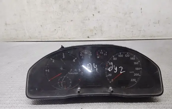 Audi A4 S4 B5 8D Speedometer (instrument cluster) 110008695