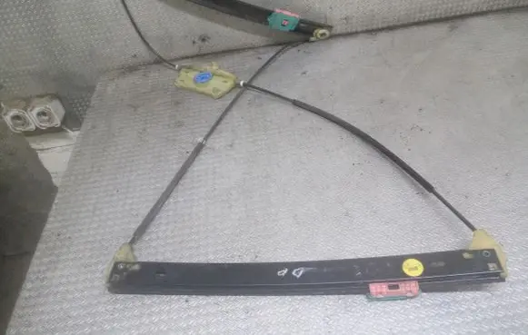 Audi A6 S6 C6 4F Front window lifting mechanism without motor