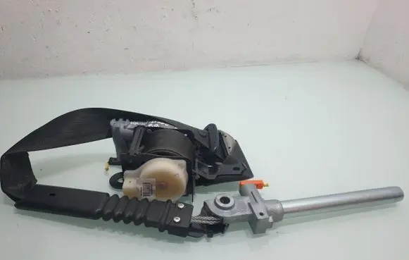 KIA Sportage Front seatbelt 888203U200