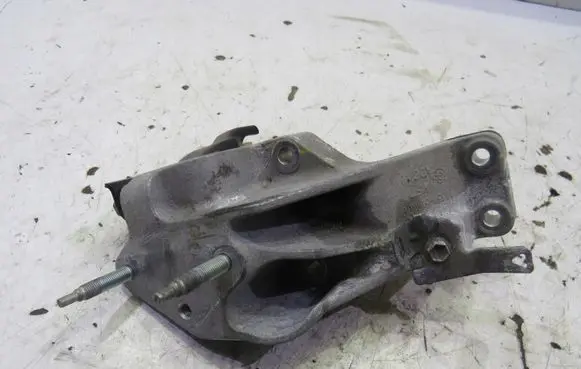 Suzuki SX4 S-Cross Gearbox mounting bracket 11651-62M00