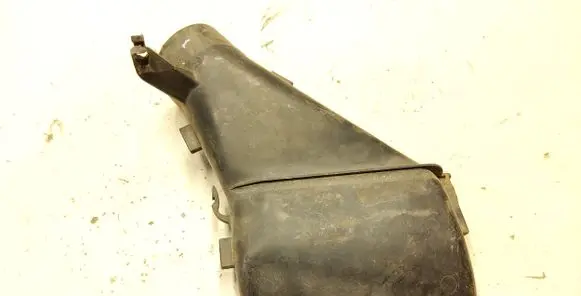 Mercedes-Benz E W124 Air intake duct part 6030940111