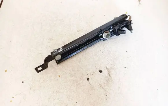 Opel Astra H Seat belt adjustment rail 13166032