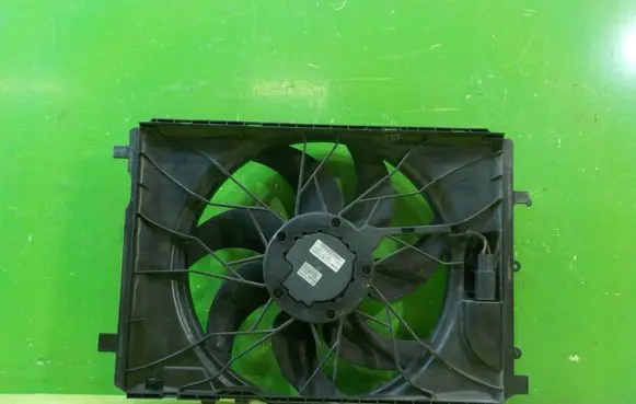 Mercedes-Benz E C207 W207 Fan set A2045000293 XP179