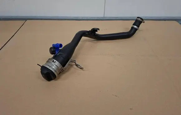 Mini One - Cooper F56 F55 Oil fill pipe 7300495 16117300495 7205699