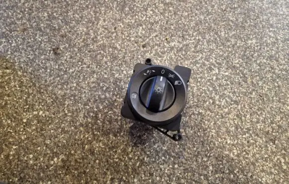 Mercedes-Benz Sprinter W906 Light switch 9065450504