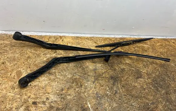 Opel Insignia A Front wiper blade arm 13227399