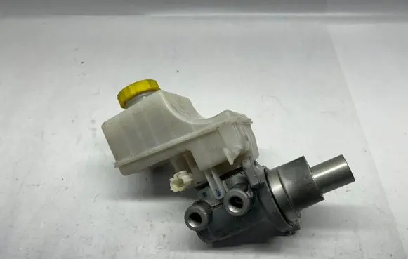 Dodge Charger Brake fluid reservoir 32671364 6511