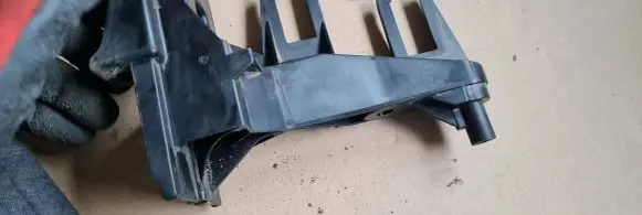 Radiator mount bracket