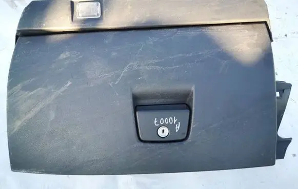 Volvo V50 Glove box 8626141