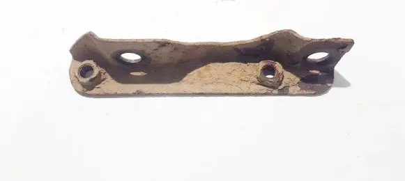 Engine mounting bracket