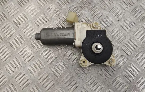 Mercedes-Benz CLK A209 C209 Rear door window regulator motor 0130821972