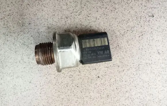Volkswagen Multivan T6 Fuel pressure sensor 04L906054