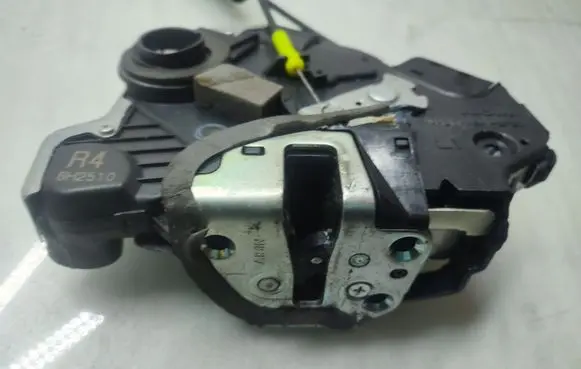 Lexus IS 220D-250-350 Front door lock 6H2509