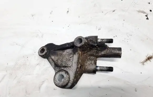 Nissan Micra Engine mounting bracket 