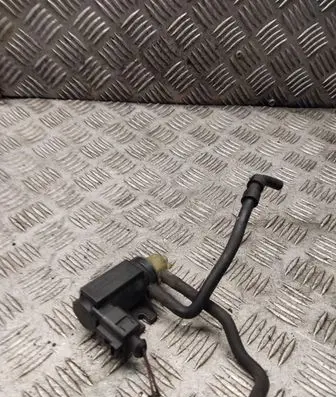 Volkswagen PASSAT B6 Turbo solenoid valve 1k0806627a