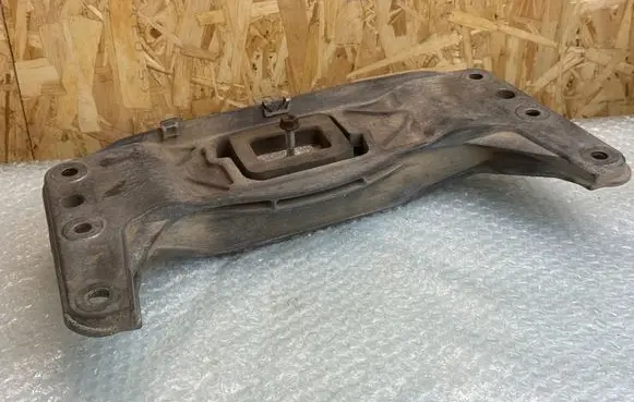BMW 5 E60 E61 Gearbox mounting bracket 13992010 139920