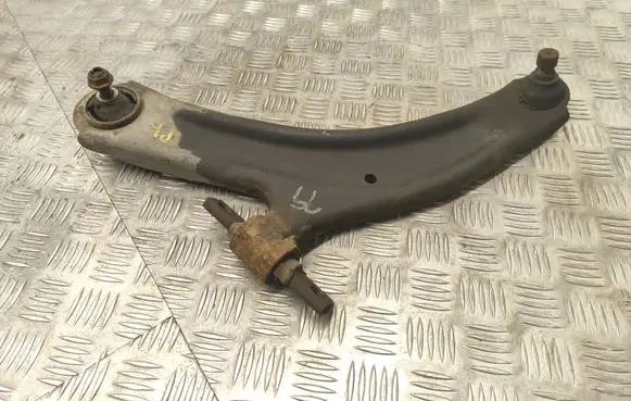 Nissan Qashqai+2 Front lower control arm/wishbone