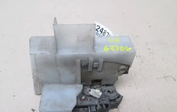 Renault Megane I Front door lock