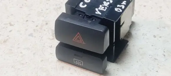 Toyota Corolla Verso E121 Hazard light switch 153644 7772G1D