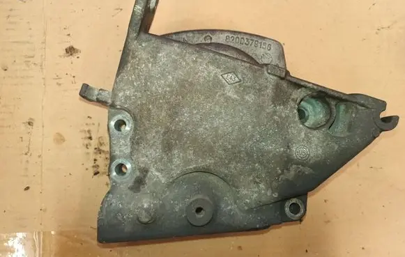 Renault Clio III Engine mounting bracket 8200379156
