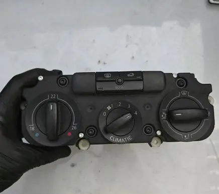 Volkswagen PASSAT B6 Climate control unit 3C2820045A