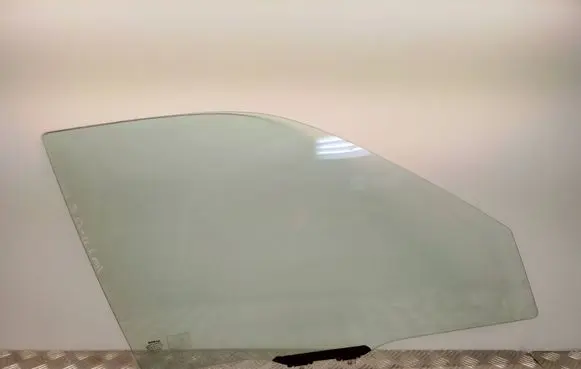 Honda CR-V Front door window glass four-door