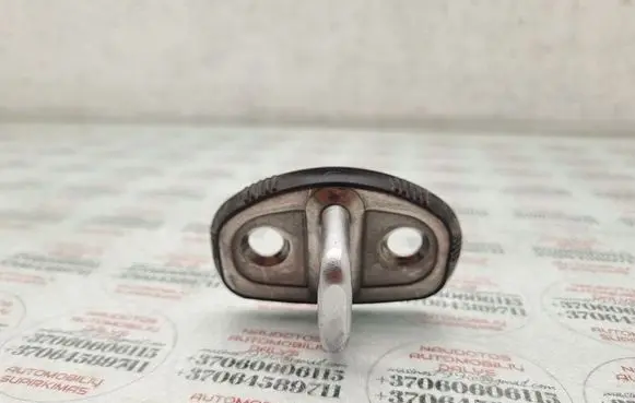 Skoda Octavia Mk2 (1Z) Rear door lock loop/hook striker 1Z0837033A