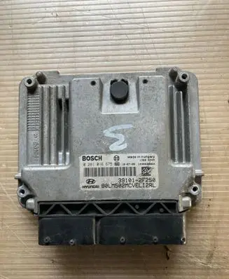 Hyundai ix35 Engine control unit/module 3910127250 0281016675