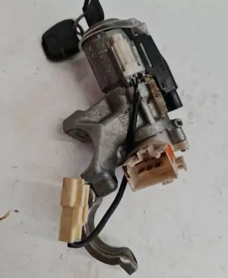 Toyota Avensis Verso Ignition lock 45020287