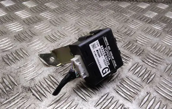 Toyota Avensis T250 Light module LCM 8996005020 3560016337