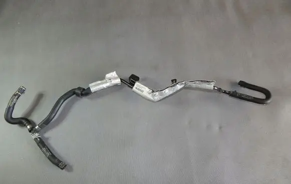 Audi A3 S3 8V Engine coolant pipe/hose 04L121070D