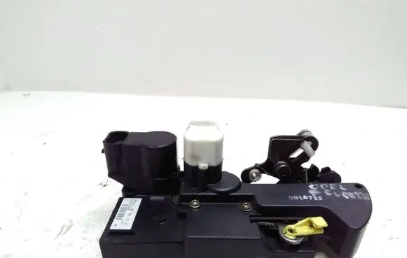 Opel Frontera B Rear door lock 16637560