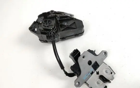 Tailgate/trunk/boot lock/catch/latch