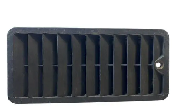 Mercedes-Benz 207 310 Quarter panel pressure vent 6018300018