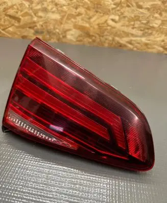 Volkswagen e-Golf Tailgate rear/tail lights 5G0945093AG L90124374