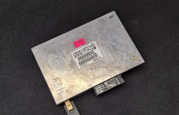Audi A4 S4 B7 8E 8H Bluetooth control unit module 8P0862335F