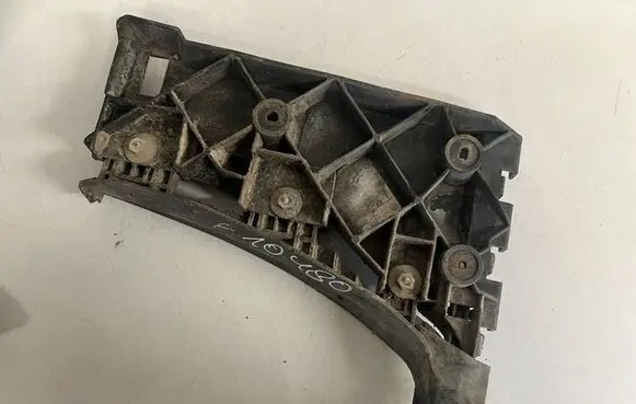 Audi A4 S4 B5 8D Front bumper mounting bracket 8d0807284aa